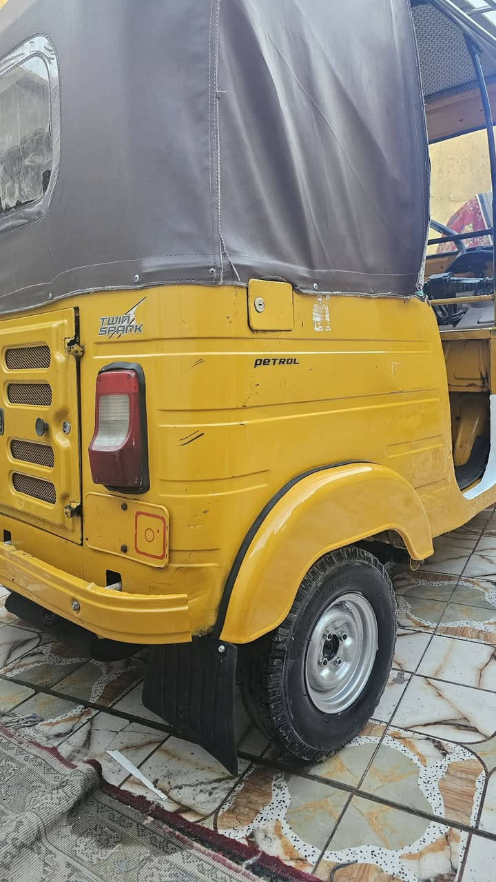 تكتك رقم وسنويه 2019 سعر 5500 مكان بصره تنومه ***********
