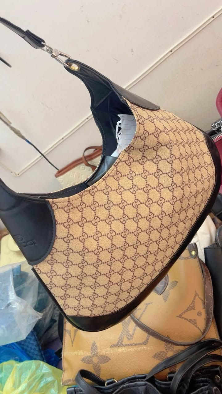 35قطعه بي جديد ومستخدم و كارتون ب١٤٠ماركات ومختوم
كله ديور ،هرمز،زاره،لويس فايتون،شانيل،فندي،nasa
ابيع كارتون ماعدي وقت ابث طالبات جامعه موضفات تفيد


**إذا كنت صاحب هذا الإعلان وتريد حذفه لأي سبب، رجاءا أرسل رسالة إلى الدعم الفني**