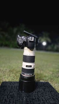 كامره كانون 250D مع عدسة فتحة 4 للبيع 07740055060