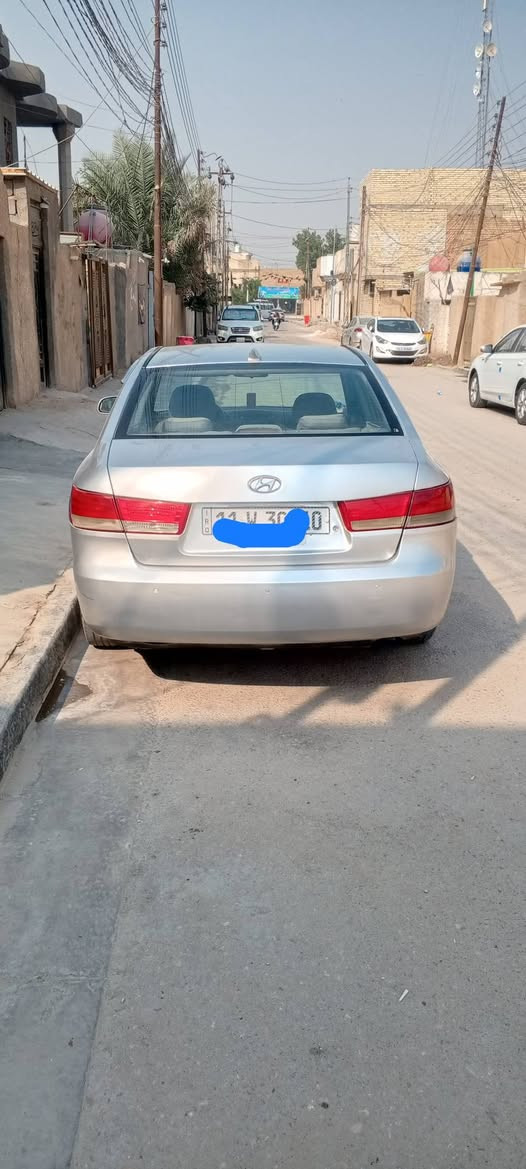 السلام عليكم هونداي سوناتا موديل ٢٠٠٦وارد امريكي رقم بغداد باسمي بيها خمس قطع ومصبوغه عام ونظربت عندي دعاميه وشويه نفرك البنيد وصلحتها سياره كير مكينه بحاله جيده ٢٤٠٠دوش حد اديه ٧٠ بالميه مواصفات نص فول معروفه سعر ٨٣ و بيها مجال وعليها غرامه ٥٠٠الف ينزل من سعرها شراي اتصل بيك خير ودلل *********** مكاني كربلاء حي شهداء الموظفين

