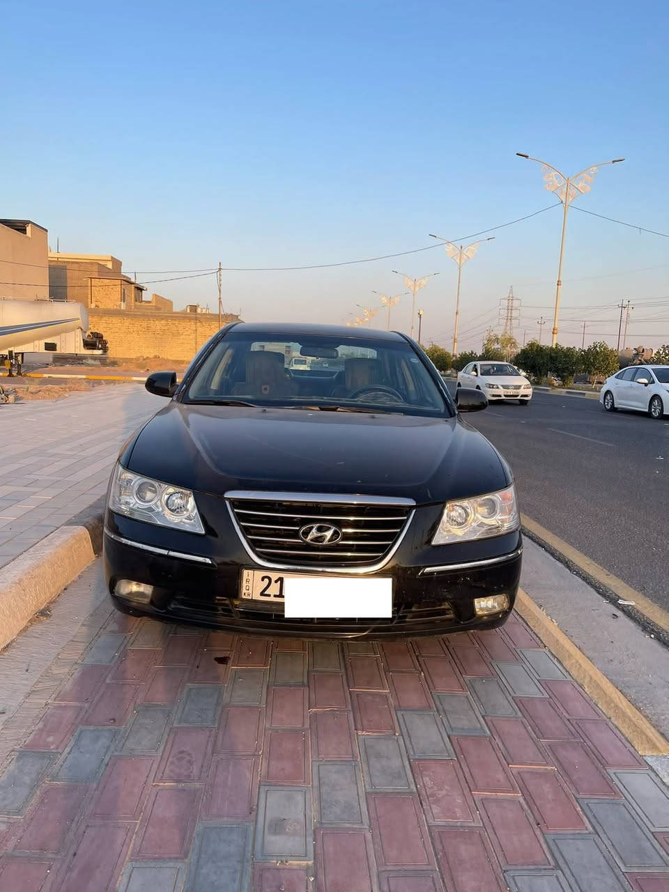 هونداي سوناتا ٢٠١٠ 
وارد كوري رقم سلميانية انكليزي
مكينة ٢٠٠٠ دوش جاهزة ومكفولة
كير مكينة حدادية تبريد جاهزات 
بية ٣ قطع صبغ بدون حادث السيارة
لتواصل *********** بغداد, العراق
