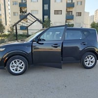 عندي صول موديل ٢٠٢٣ محرك ٢٠٠٠ وارد امريكي  لون اسود ماشيه ٤٢ ميل  رقم ...