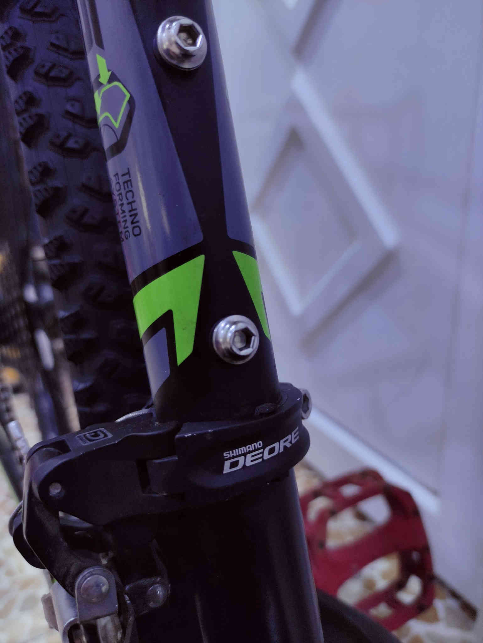 السلام عليكم 

لعشاق الترحال والمسافات الطويلة والتخييم دراجة جبلي 

ماركة #MERIDA ميردا العالمية ماركة غنية عن التعريف

صنع ألماني اصلي 🇩🇪 Made in Germany استيراد خاص 

فئة #جبلي حجم 27.5 سبعة وعشرين ونص لشة عالية وضخمة

لون مميز أسود لامع ميتاليك مطعم أخضر بفسفوري وسمنتي 

دبل أمامي سلس 100٪ احترافي نوع روك شوك اصلي اورجنال

 #ROCK_SHOX  تحكمات من الجهتين تقويه وترخيه وقفل 

سستم شيمانو كامل سيت كروب كامل ديور اكس تي اعلى وارقى

فئة #SHIMANO_DIORE_XT بدالات السرعة 10X3 ✈️✈️

10 نمرات خلفي و3 امامي يعني طائرة ارضية بلسرعة والسلاسة 

بريكات دهن #هايدروليك ماركة شيمانو اقراص دسكات مختومة 

ويالة بولبرين زوم طبقتين مخصة لتحمل الاوزان الثقيلة والطسات

تايرات كتان اصلية احترافية مختومة ختم الشركة #MERIDA

ستيرن رياضي مختوم ختم الشركة MERIDA رقبة اصلية المنيوم

سيباية نوع ترحال اصلية ماركة MAX مخصصة للترحال والتخيم

كمبلينات ويالة وسرج سلايت...بايدارات اصلية مميزة بولبرين 

🔴الدراجة استيراد خاص نظافة 100٪ بلكاغد نظيفة بمعنى
     الكلمة بلنايلون بدون اي شخط او زلغ او تقليم 

🔴الدراجة وضع شركة ما بيها برغي مبدل على وضع البلاد
     ليبل واحد ختم واحد ...ما بيها اي نقص كاملة وجاهزة

المكان موصل الجانب الايسر ....5 ورقات (500$ ثابت_قفل) 

يوجد توصيل بغداد وجميع المحافضات العراقية 

رقمي للتواصل ***********
