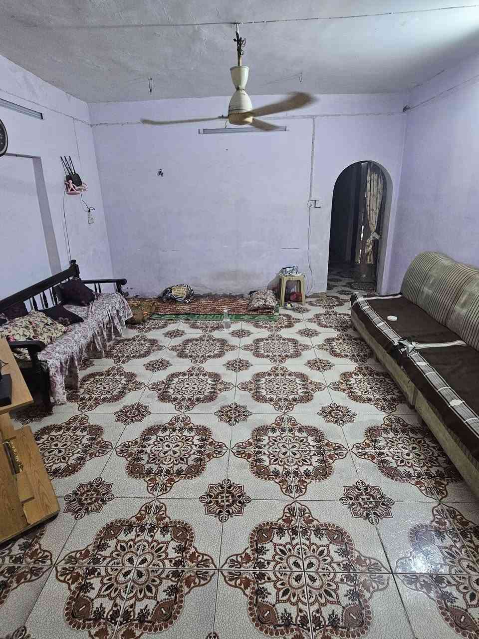 بيت للبيع حي الخضراء تفليش يعتبر كاع قريب ع مدرسه المعتمد ع الله  المساحه 218 متر  الاستفسار ع رقم ***********
