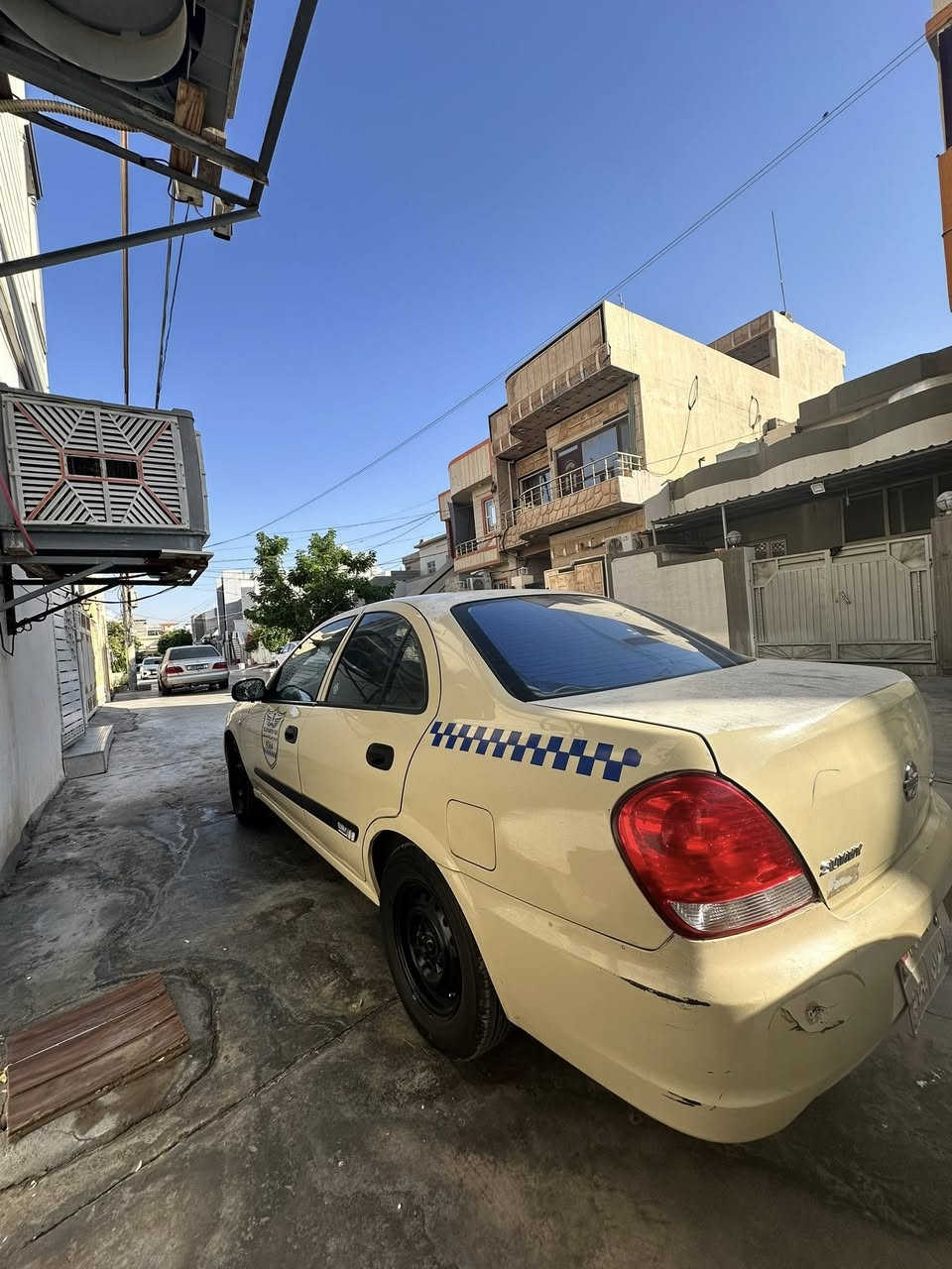 نيسان سةني تةكسي موديل ٢٠١٠ دوو پارچةو نيوي بوياخه سةنةوي رةقةمي بةسةر چوه  گيرو مةكينه بةشةرت گري عادي 
شوين:كةلار
نرخ:١١٣مةجاليكي كةم
***********
"""گورينةوةش دةكةم بةسيارةي خسوسي""
