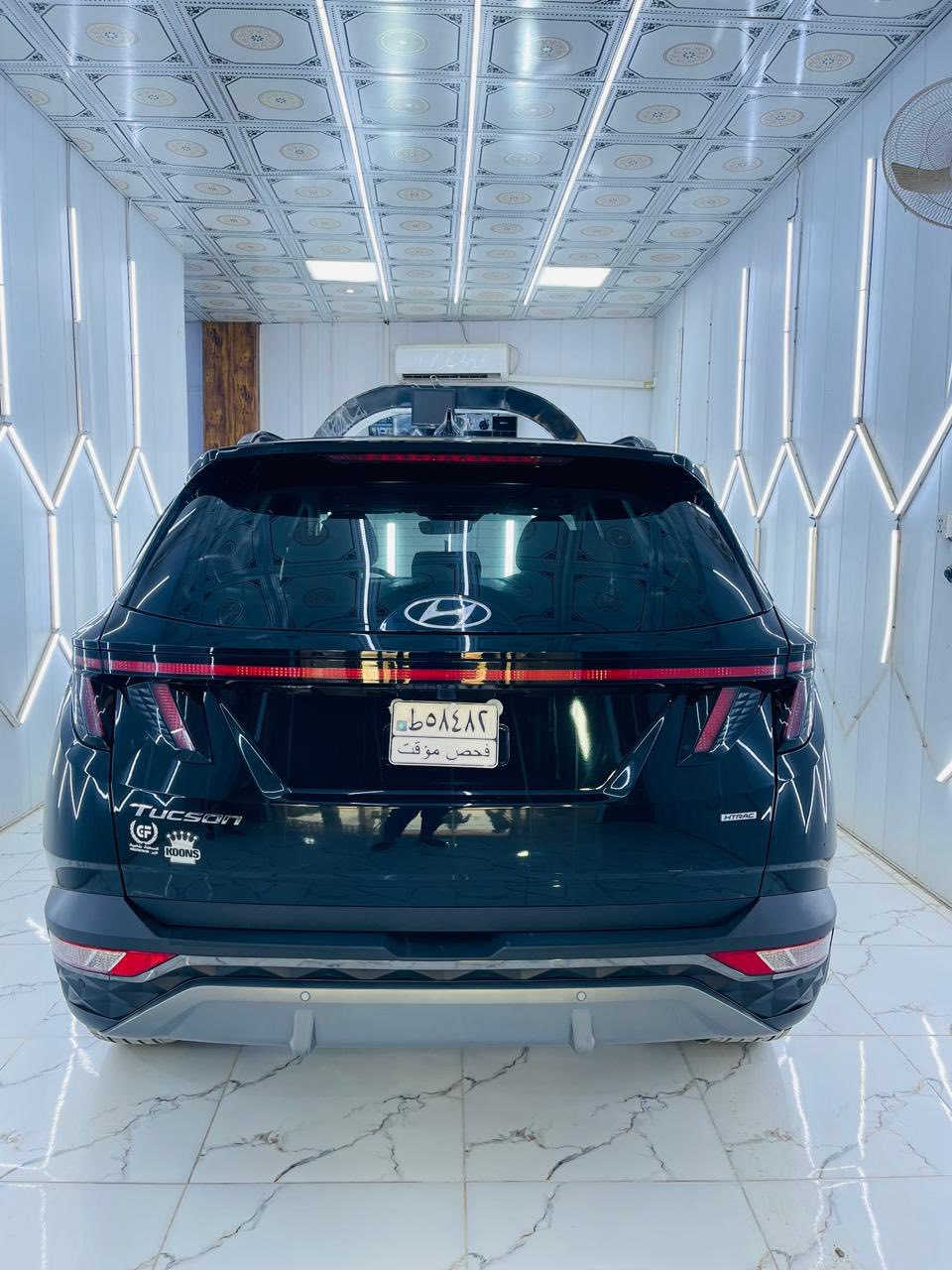 ......هونداي توسان بانزين
موديل2023
....لمتد فوووول مواصفات بانوراما 
......... أعلى فئة بالتوسان جديدة جدَّاا 
محرك 2.5
..داخل جلد ابيض
 
......المواصفات 
.... لمتد vip فول الفول أمريكي 
.............. LIMITED VIP
1- بصمة تشغيل 
2- بصمة أبواب لمس دخول ذكي 
3- بنوراما على طول السيارة 
4- صندوق كهرباء شفط 
5- كامرات 360 درجة
 ( جانبية - أمامية - خلفية ) 
6- كامرات مع الأشارة 
7- السيارة تتقدم وترجع بالبصمة 
8- تبريد وتدفئة بالكشنات كشنات أمامية وتدفئة بالكشنات الخلفية
9- رادرات وسياقة ذاتية 
10- الكشنات الأمامية كهرباء 
11- أضواء محيطية 
12- كشنات خلفية هيتر 
13- مرايات تعتيم ذاتي 
14- أبل كار بلي 
15- أندرويد أوتو 
16- شاشة دجيتل 3 أشكال للقيادة 
17- أشاير ترحيب 
18- أضواء أمامية LED زنون 
19- أضواء خلفية LED
20- نظام سماعات BOOS
21- فول أوامر صوتية 
22- جامات أوتو 
23- قطعتين تبريد 
24- إشارات ب المري
25- كير دگم 
26- شفتات ستيرن 
27- تحكمات ستيرن 
28-فور ويل 
29- هاند بريك بصمة 
30- شحن واير ليس 
31- منافذ شحن 
32- أوتو هولد 
33- تشغيل عن بعد 
34- السيارة أوتو بارك 
35- حساسات أمامية 
36- حساسات خلفية 
37- گير ٣أنظمة أيكو وسبورت ونورمل 
38- رادار أمامي رادار خلفي رادار جانبي 
39- نقطة عمياء 
وبعد بيه هوآآي مواصفات
السيارة بدون رقم تترقم جميع المحافظات ماعدا الشمال
العنوان بابل المركز
تلفون أو واتساب
*********** 
***********
