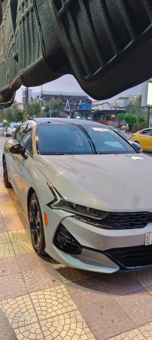 سلام عليكم k5 امريكي
موديل ٢٢ داخل احمر فول واحد على واحد سقف بلول بنوراما تشغيل عن بعد لون سمنتي المميز لايت زينون موصفاتها المعروفه اني الشرعي السياره باسمي مكان السياره الموصل 
سعرها ٢١٠ وبيها مجال 
***********
