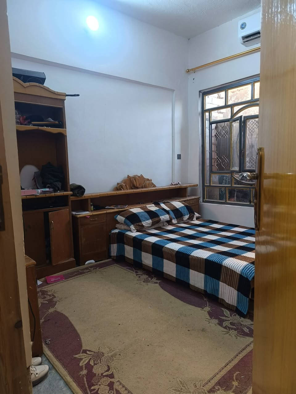 بيت لبيع..  🏡🏠.. 
نهاية شارع حجي كشكول.. 
المساحه 250م.. 
بناء حديث.. 
فرمستون.. عگاده.. 
زراعي 
السعر 60 قابل للتفاوض
الاستفسار اكثر خاص 
او ***********
