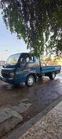 كيا حمل ام عيون قماره وربع قلاب للبيع موديل 2001 رقم بغداد انكليزي رقم...