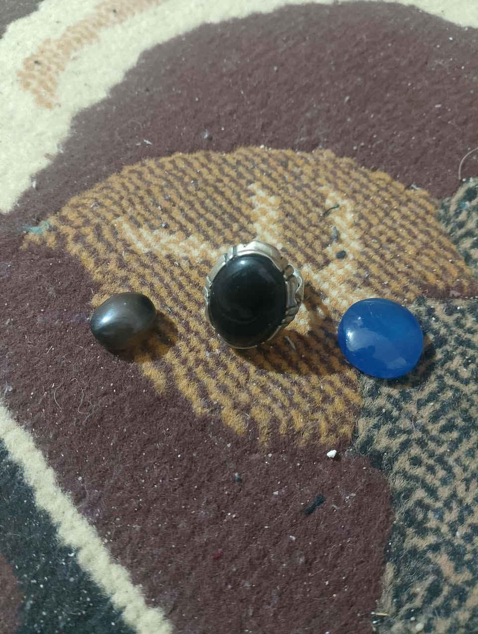 سلام عليكم متاح عندي ذنين محبس وثنين حجر للبيع او مراوس بمحبس اي شي مكان شاميه ***********هذا رقمي
