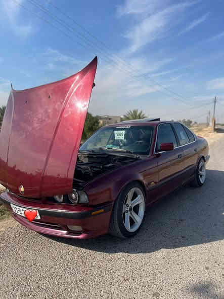 السلام وعليكم 
بي ئم  525 مسكر فانوص
مديل 1992
كير مكينه خير من الله 
حداده امامي خلفي جديد 
تخم تاير جديد
تبريد تدفئه شغال 
رقم بغداد نكليزي بسمي 
تحويل ثاني يوم 
السنويه الى 29
السياره جاهزه من كلشي 

المكان بغداد حي النصر 
الرقم ***********
