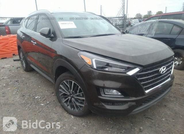 السلام عليكم هيونداي توسان 2020 للبيع فقط السعر 175 بيها مجال بسيط وارد امريكي طختها بسيطه برفاهيه المواصفات اللون الجوزي الميتاليك مطعم بالتيتانيوم🏴‍☠️🖤
(على وضع الشركة  وياها طبعا
 بصمات عدد 2 
المواصفات ✨✨
_كاميرات محيطيه عدد 4 📹
_ وفتح لمس
* نظام صوتي فاخر من انفنتي ودمام وشحن وايرليس 
* مكيف هواء أوتوماتيكي مزدوج المناطق.
_رادارات درجه الكترونيه وتلقائية 📡🔕🎥
-  نظام الحمايه العام🚨 🆘
- نظام كار بلي واندرويد اوتو الجديد
-كشنات 💺ملكي الجلد الاسود الفاخر 🤍مع تحكمات كهربائية للكشنات مع التدفئة بالكشنات 
-بصمة لمس صندوك كهرباء وفتح وغلق عبر البصمه
– سيارة رياضية رزانه واقتصادية جداً دفع أمامي قياسي،
-نظام التوجيه الذكي عبر صوت السائق وقيادة ذاتية واتو هولد 
أنظمة الأمان
* نظام مساعد تفادي الاصطدام الأمامي.
* نظام البقاء في المسار.
* نظام مراقبة النقطة العمياء.
* تنبيه حركة المرور الخلفية والاماميه والجانبية
* مثبت سرعة ذكي متكيف بالنظام الجديد 
* نظام مراقبة انتباه السائق 
* ملاحظة بعد هوااااااي مواصفات مذكرتها
ضرر السيارة / قطعتين جاملغ وباب فقط طخه بسيطه جداً
ارضيات كتلوكات سبير عدة ( كلهن بعدهن شركه ممفتوحات) 
– لايتات امامي عدسات ليد ابيض وخلفي لدات بلادي شركة مع حاجب نهاري 
 – مرآة وسطية تعتم الضوء 
 قطعتين تبريد امامي وخلفي مكان السيارة بغداد الدورة رقم الهاتف *********** السعر 175 بيها مجال بسيط
