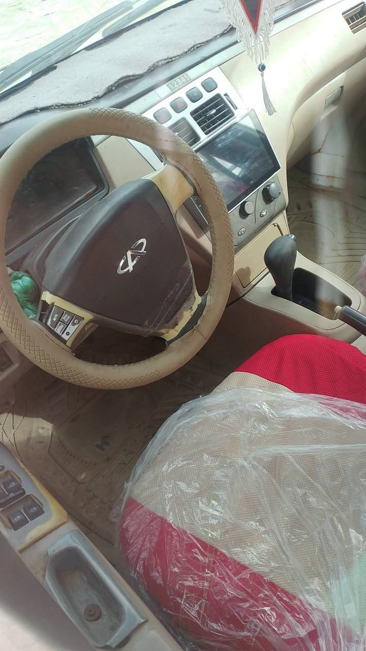 السلام عليكم شيري أي فايف محور 
كير ومكينه كرونه اوتوماتيك 1800
رقم انكليزي نجف مديل 2013
 الدجه طاكه تريد تبديل 
سيارة مصبوغة عام جمالية بس بدون بوليش 
تبريد تدفئة 
شاشة كامرة 
سيارة حلوة 
السعر 38 مكاني نجف شارع المطار 
***********
