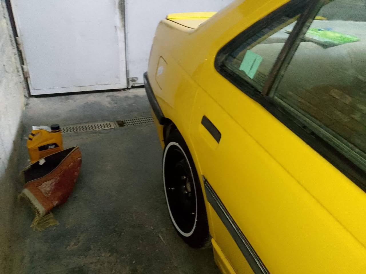 سلام عليكم بيجو اكد للبيع موديل ٢٠١٦ سيارة مقفولة من الصبغ بيهة فقط جاملغ خلفي ما معدل بلداير رقم انكليزي مصفرة تبريد تدفئة كلهة شغالة   السعر ٤٠ وبيهة مجال رقم الهاتف***********مكاني بغداد جسر ديالئ
