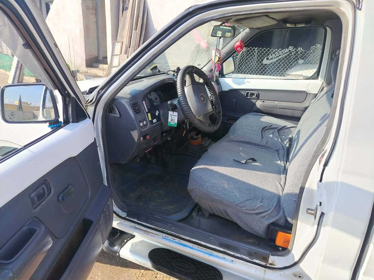 سڵاو نیسان پیکاب 2002ئارم پلاستیک سلێمانی بەشەرتی ئارم و ئەوەلیات بێ دەعم پەڵە پەڵەیەک بۆیاخی هەیە شایەنی باس نییە پێیشوو پشتی کەپسە 4تایە لۆک و چەم چەو ناو بۆدی لۆک سەیارەکە مەکینەی بەخی لەسەرە خۆمان بۆ مان کریوە مەکینەی لۆک 120هەزار رۆشتووە تەبرید پاوەر هی ماڵی خۆمانە لۆ لۆکە          (گێر مەکینە ئەکسل شانسی ئارم دەعم تەبرید پاوەر بەشەرت )شوین سەیسادق ژمارەی خاوەنی***********
