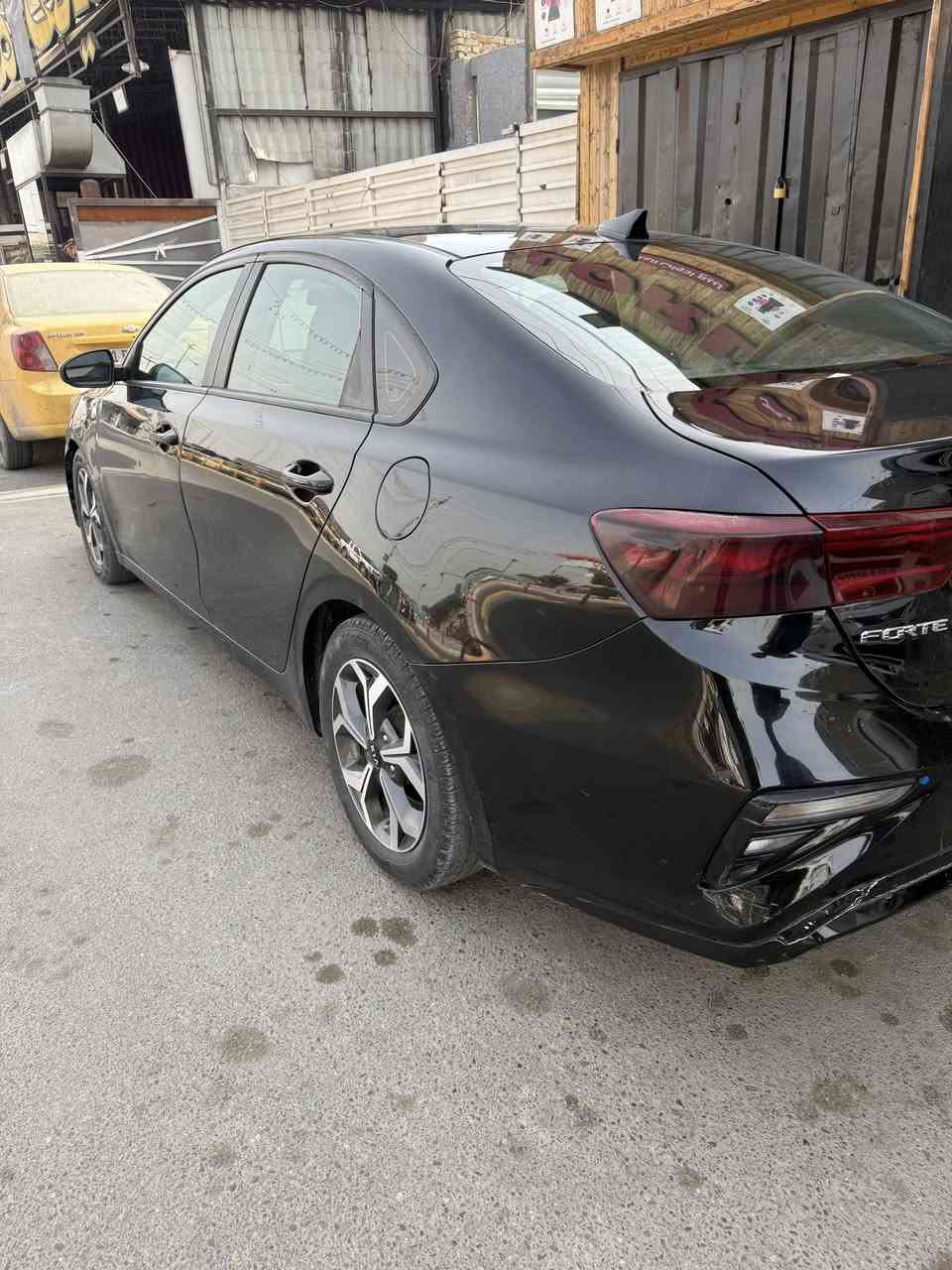 السلام عليكم كيا فورتي موديل ٢١حادثه بنيد وجاملغ نضام البيع بل قصط المريح البيع حسب المقدمه ول انتفاق وا يوجد مراوس حسب القناعه السياره جديده وجاهزه رقم بغداد بسمي تصال فقط ***********
