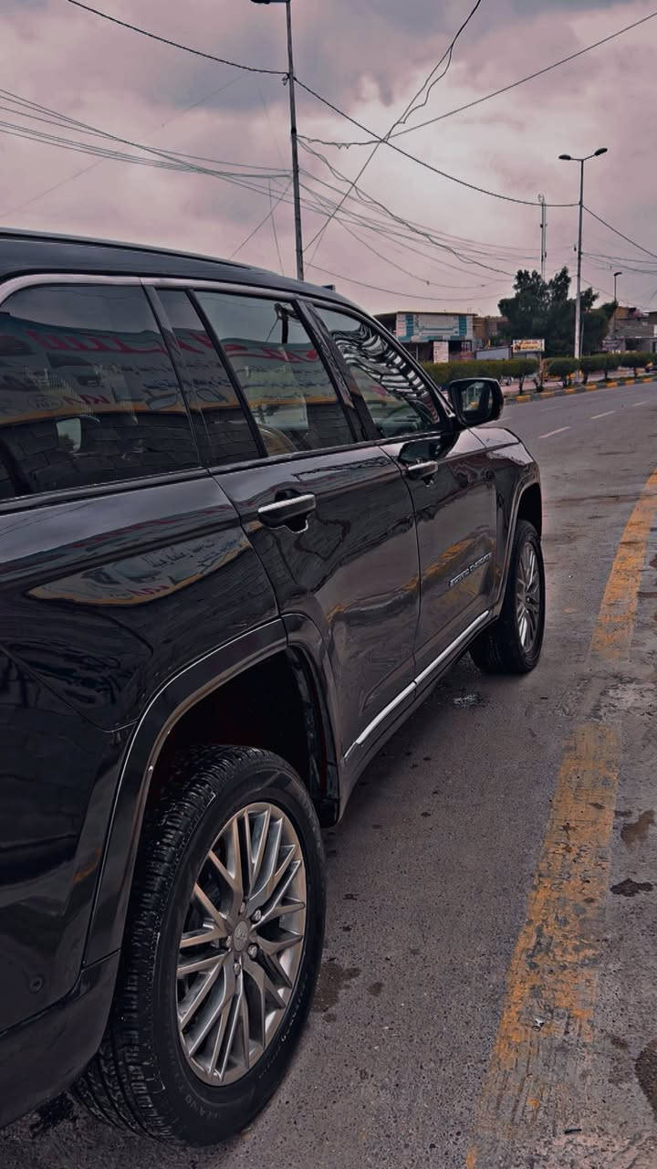 مستعجل عل بيع لضروف خاصة.  السلام عليكم جيب سومت ٢٠٢٣ اعلى فئة بل جيب  الموصفات ١/١  بانوراما  كشنات مساج داخل ملكي حساسات كلها السياره ماشية ٢٣ الف رقم بغداد ألون اسود السعر ٢٦٠ وبيها مجال ***********
