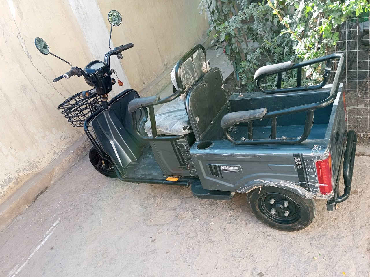 السلام عليكم للبيع دراجه شحن زيرو و نضيفه حيل مكان بابل سعر مليون وميه وبيه مجال ***********
