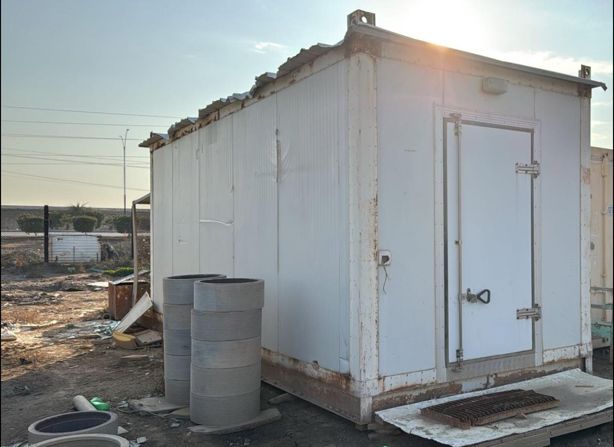 حاوية 6 متر تجميد بيها جهازين بطحي 5 و7 ونص     ***********
