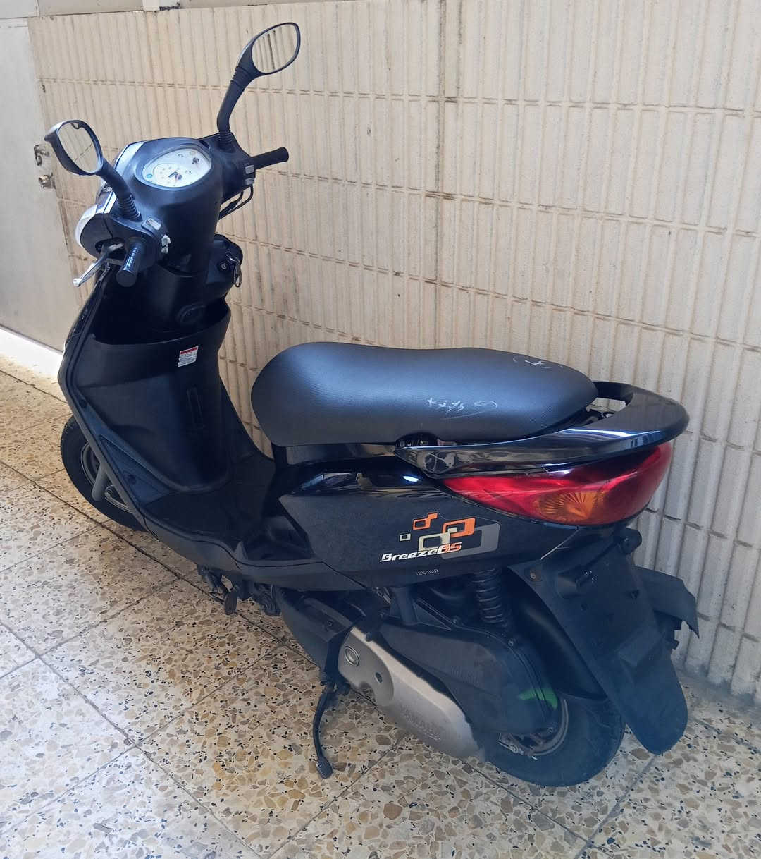 السلام عليكم 
بريز  ببغاء 140 نوزل 
مكينة بلادية كفر بلادي كلها ختم واحد 
كل شي شغال ما بيها اي نقص 
مكان الدراجة بالصالحية 
السعر  950  وبيها مجال قليل 
للاستفسار  ***********
