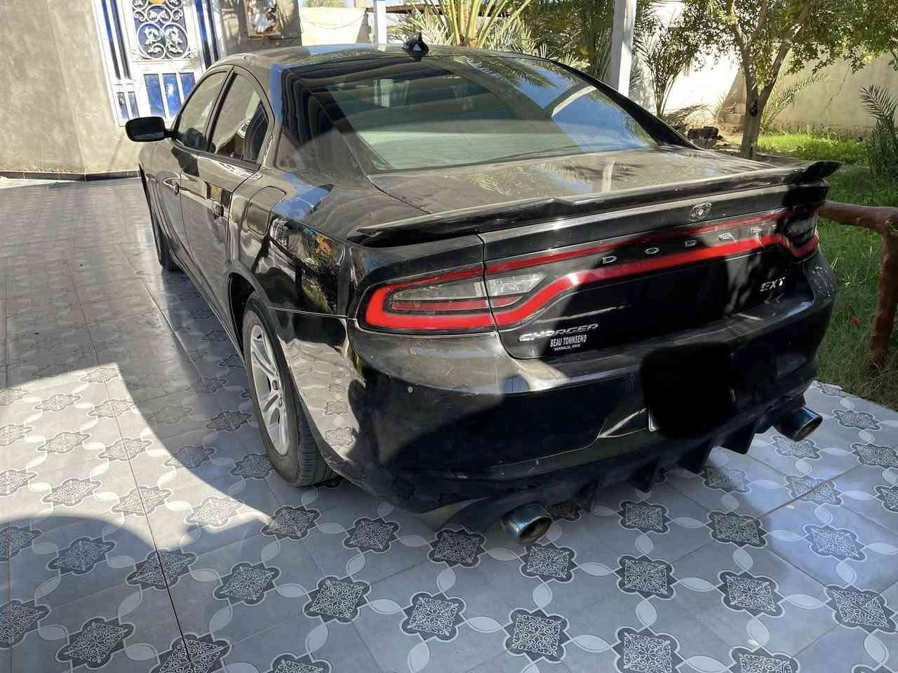 جارجر ١٧ اصل
حره باسمي سنويه جديده 
فول عدا الفتحه 
حادثها تبديل قبق صندوك ورشات بسيطه بالجاملغات ضربتها ما عابره 
سياره نظيفه وجاهزه استخدام شخصي 
***********
مكانها الشطرة 
السعر 175
