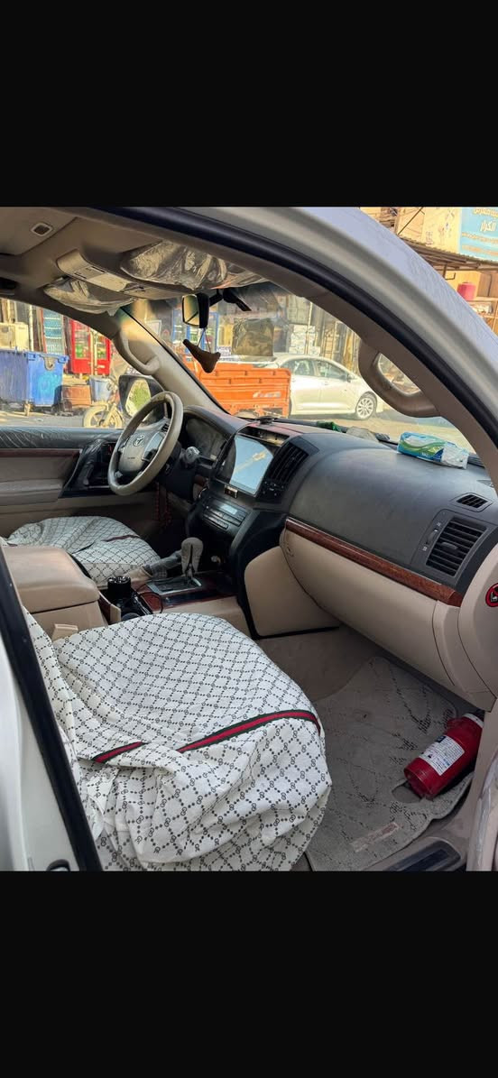 السلام عليكم لاند كروز 2013 وارد خليجي 

GXR مواصفات 

ترحيب ذاتي ودخول 
تبريد اكثر من قطعه 
مكينه 8 سلندر 
تحكمات ستيرن 
قياده ذاتيه 
اشاير بالمري 
نظام ايكو 
مانع انزلاق 
كامرات  
شاشات  كبيره 
لايتات زنون 
تبريد فريز 
تخم تايرات كارتون 
حداداه 100/100
حساسات 
حساس تايرات 
تحكم مرايات 
فتحه سقف  كهربائيه
كشنات كهربائيه بلاضافه إلى تحكم شاشه 

كفاله كير ومحرك شرط فحص 

كفاله عامه طك عدا بارد على كد شبر فقط 

مكانها البصره ورقم بصره الجديد تحويل ثاني يوم 

سياره ما تصرف عليها بس بانزين 

ماشيه 110 حقيقي 

الرقم *********** اتصل

  سعرها جوه سوك 

بيع مستعجل جدا  جدا 

سياره نظافتها احله من صور تجي وتشوف البصرة, العراق
