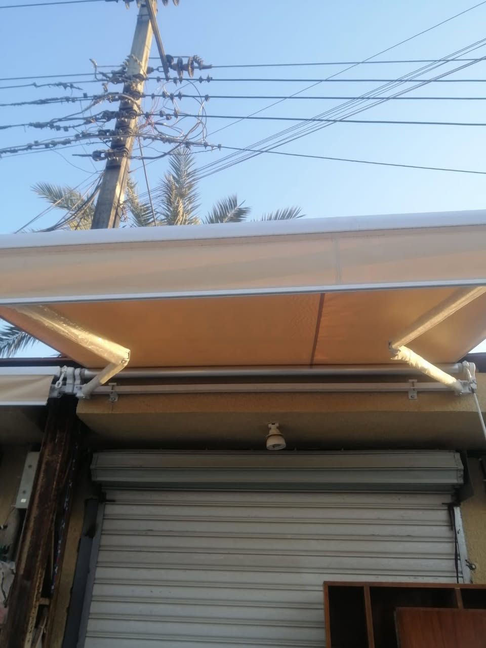 سلام عليكم مضلة للبيع عرض ٢م  ونص فتح ٢ م.  السعر 200.000 بيهة مجال للاستفسار ***********
