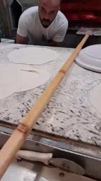 خلفه لحم بعجين و مناقيش وبيتزا سوري موجود بغداد اريد شغل بمكان مرتب وب...