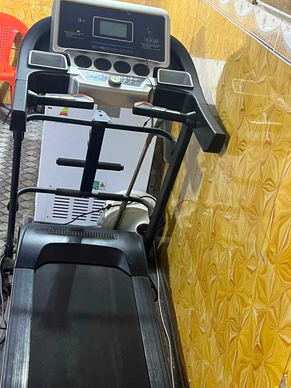 جهاز جري للبيع سعره 200 نضيف بس هذا الكسر ومامئثر 
مكاني البصره الابله
***********
