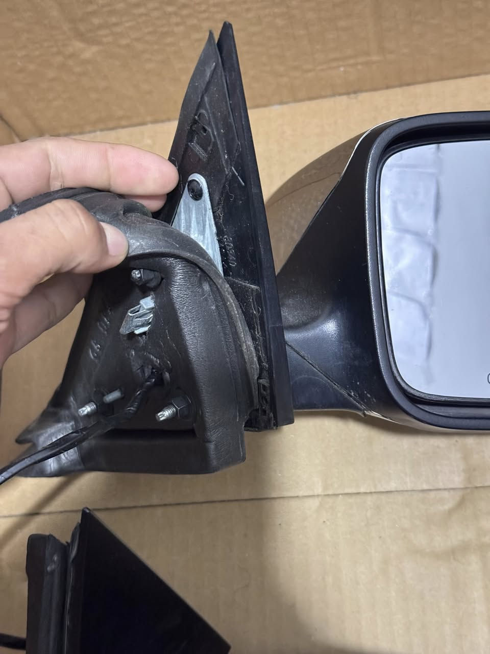 مرايات كرايسلر اوباما من موديل 11-23 
المواصفات 
🔴هيتر 
🔴قلابه 
🔴نيكل
اصلي تفصيخ شرط نضافه كدامك 
🚚التوصيل لجميع محافظات العراق 
للحجز علي 
***********
