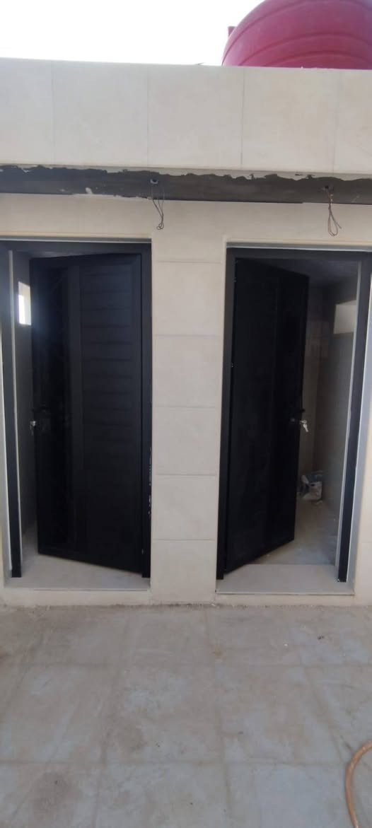 كافه أعمال المنيوم ومطابخ التركية *********** السماوه
باب اسود سراي مع شباك
