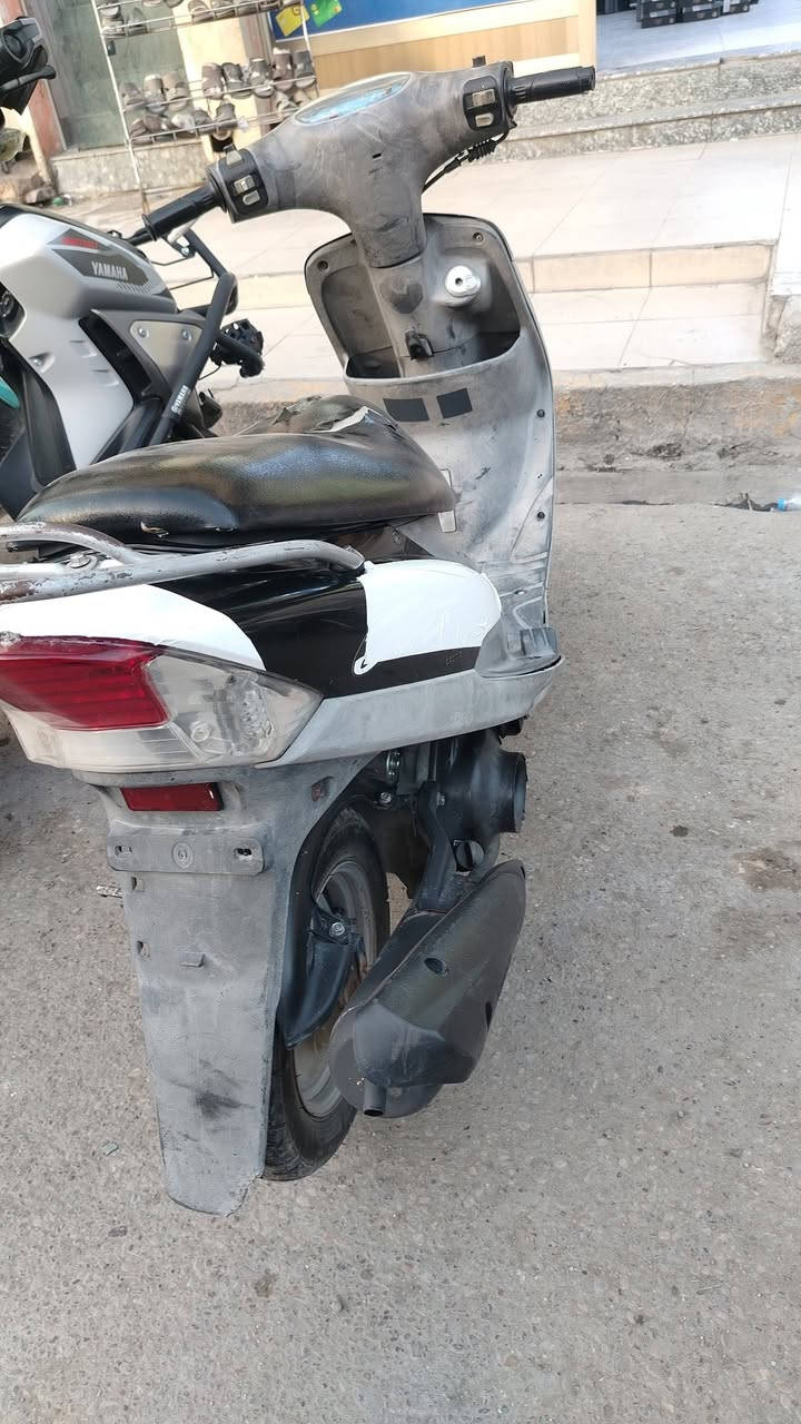 سلام عليكم ماكس منغولي
الدراجه كلشش نضيف ومامفتوحه لمحرك بلاد دهن مال شركه اخلي سعر ب٧٥٠ وبيها مجال
المكان السماوه شارع السينما
***********
