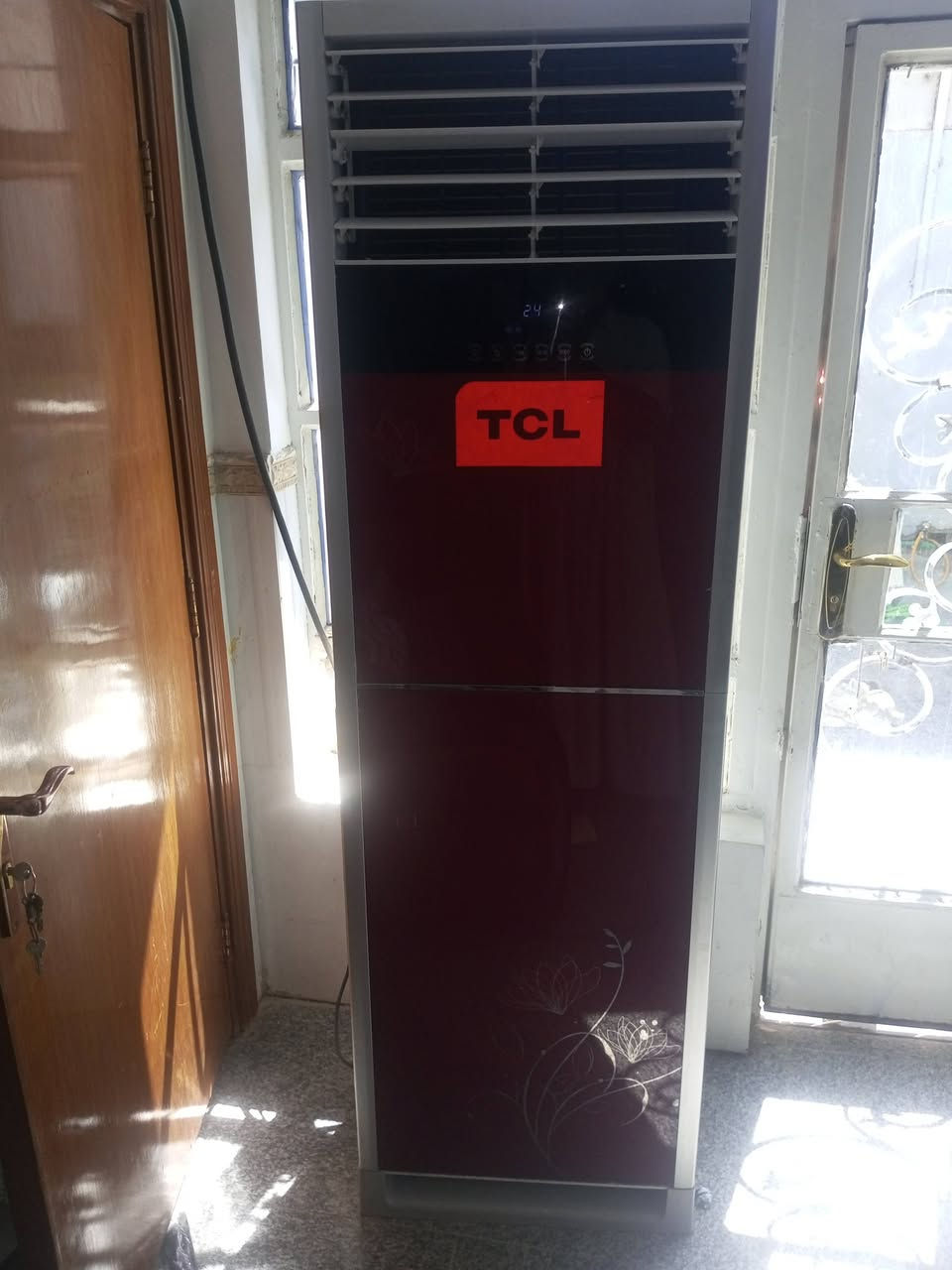 سبلت 3طن من شركة TCL مستعمل موسم واحد شرط بلادي شركه بدون تصليح ولثاني ديلوكس 2ونص طن كنتوري مشدودات بلبيت تفحص وتقتنق وجيب مصلح اذا كال بيهن شي تاخذهن بلاش العنوان النجف الاستفسار بي وتساب ***********
