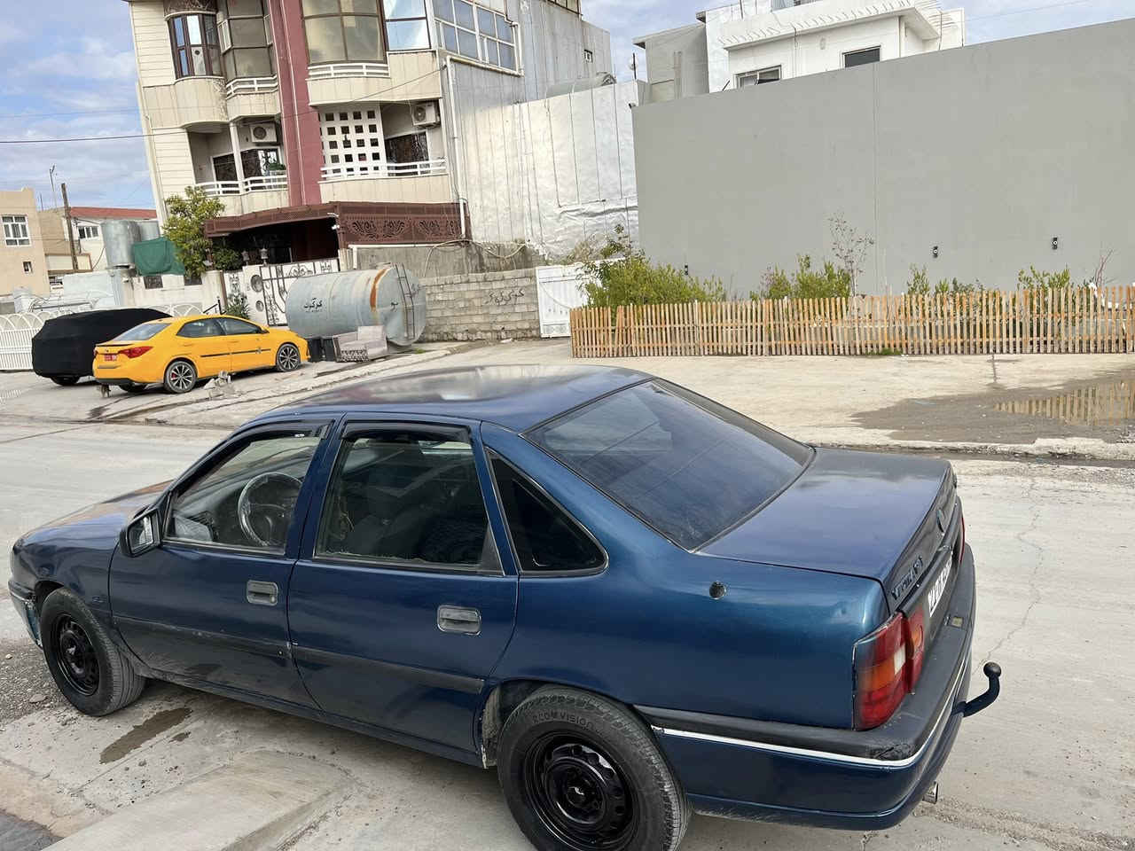 لبيع فروشتن 1995
فيكترا ١٩٩٥ مةكينة ١٨ گيرعادي سةيارةكة جاهيزة مةسرةفي تيانية هةمووگياني بةشةرت گيرو مةكينة بةشةرت رةقةم سليماني سةنةوي تا٢٠٣٠تازةية (تةكسية كراوة بةخسوسي)  ليدراو ١/٢پارجةي هةية بةس كيةشةي نية مةزبوت كراوة سعر٣٨مجال ***********
