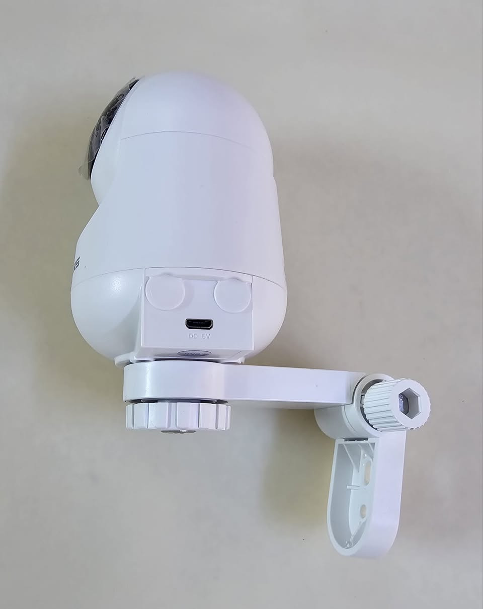 السلام عليكم 

كامرة مراقبة منزلية واي فاي 

السعر 15 الف 

التفاصيل داخل الصور / للتواصل *********** واتس اب توصيل بغداد (5) آلاف محافظات (6) الاف للمزيد زوروا صفحتنا على الفيس بك 

https://www.facebook.com/profile.php?id=61560710157601
