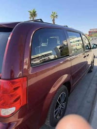 دوج كرفان 2019GT ومعروفة مواصفاته حادث فقط مقدمة البنيد وبدون تبديل وك...