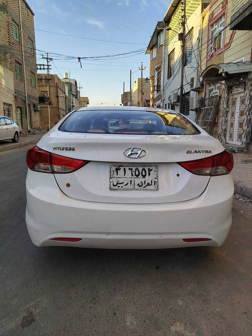 :🚗 هيونداي إلنترا 2014 (خليجي) للبيع - في النجف  :   : خليجي، مواصفات فول عدا البصمة (سويتش) 🌟فتحة سقف (سلايد روف)تحكم ستيرن كامل وباقي مواصفات الفول الخليجي المعروفةالمحرك والـكير: محرك حجم 1800cc وكير بحالة ممتازة جداً، سيارة جاهزة من كلشي وما تحتاج أي مصروف ⚙️حالة البودي: بيها 4 قطع ، وللأمانة والضمان نبيع (حزام)، والداخل مكفول ونظيف جداً.السعر المطلوب: 88 ورقة (8,800$) وبيه مجال  للشراي  💵مكان السيارة: النجف الأشرف - شارع المدينة 📍  .📞 للتواصل والاستفسار:رقم الهاتف: [  ***********  ]المراسلة: متواجد [اتصال / واتساب]
