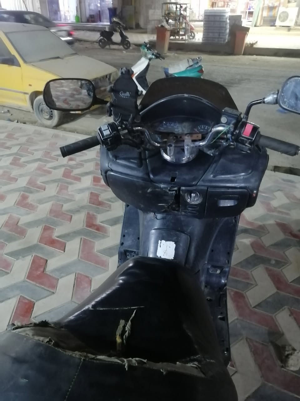 السلام عليكم 08 مفتوحه ناقصهة ترتيب بسيط لونهة اسود طافي  المكان الديوانية جمعيه السعر 500و بيهة مجال للشراي فدوه المو شراي لا يتعبني الرقم ***********
