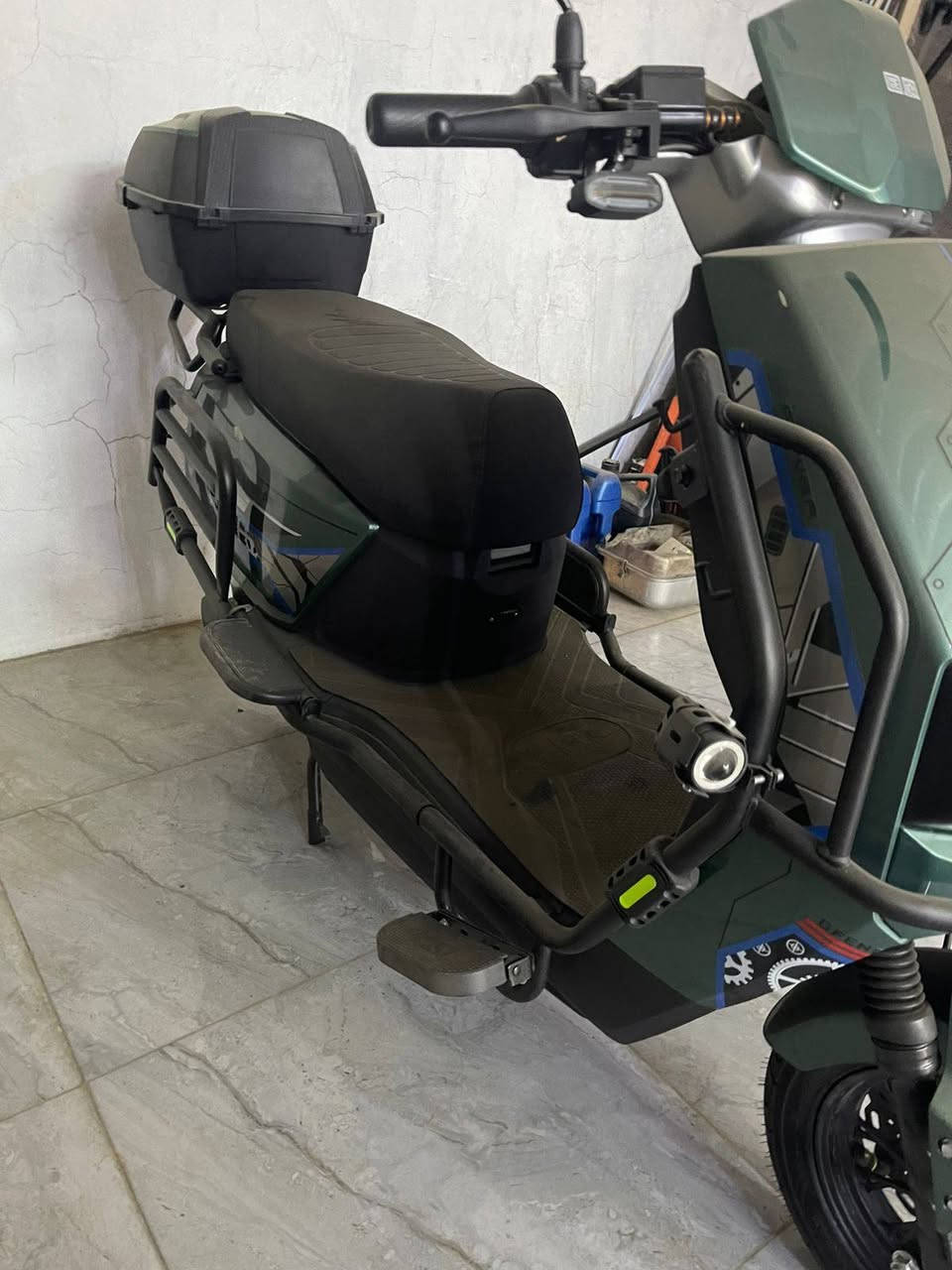 دراجة شحن البيع موديل 2025  سرعة 90حقيقي تمشيك 60 كليو بشحنة وحدة نظيفة ماشية قليل سعر 900الف بيهة مجال قليل مكاني بغداد فلكة حي النصر
 الهاتف ***********
