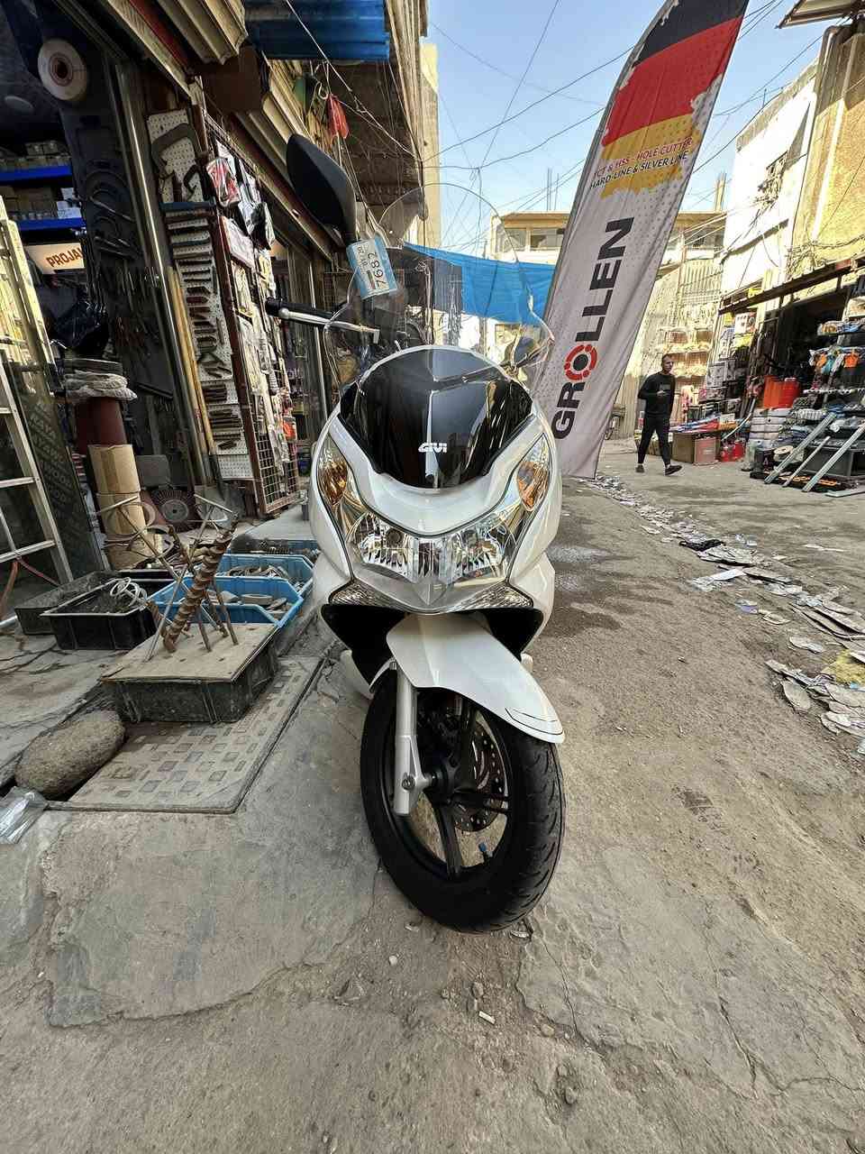 السلام عليكم دراجه بي سي اكس حجم 150ماشيه 5000السعر 17
***********
