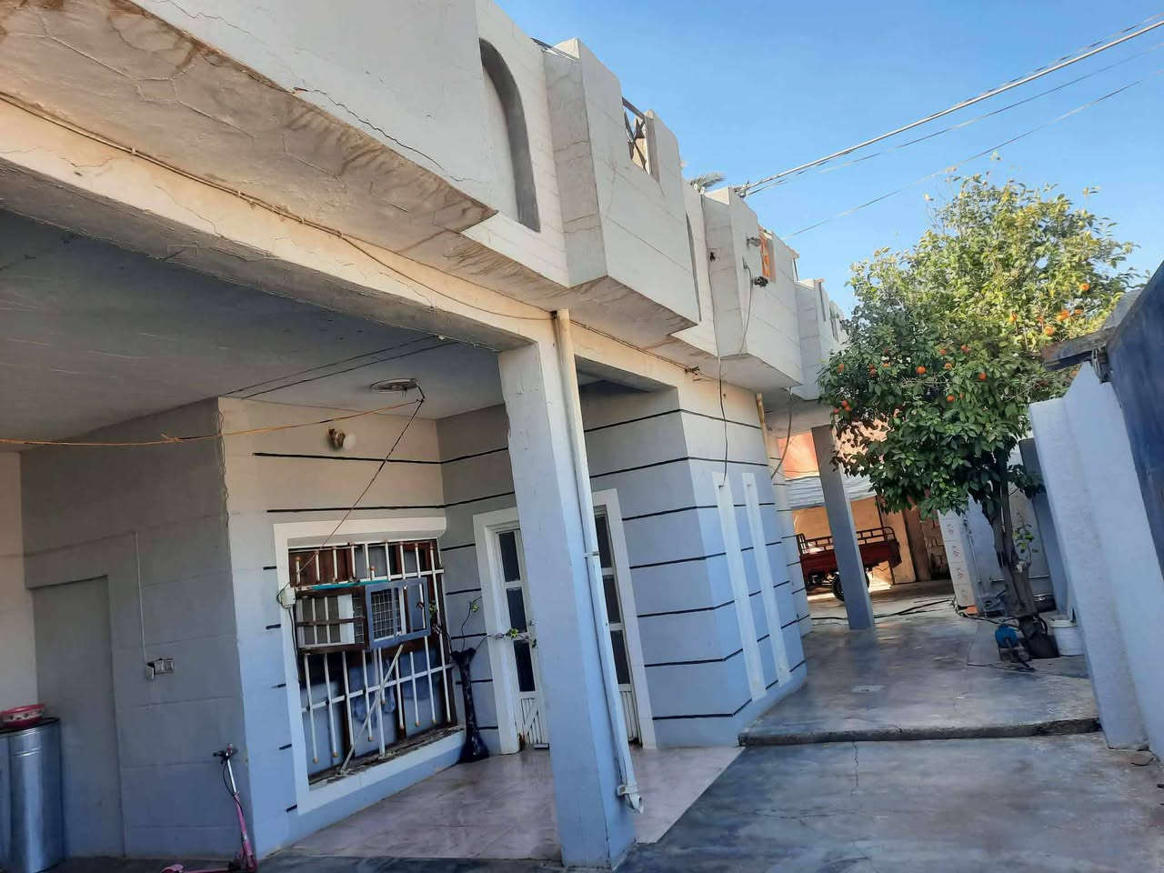 دار للبيع . طابو
الهارونية حي الفارق
طابقين  
الطابق الاول غرفتين وصالة وهول ومطبخ وحمام 
الطابق الثاني أيضاً غرفتين وصالة ومطبخ وصحيات خارجية   ***********
