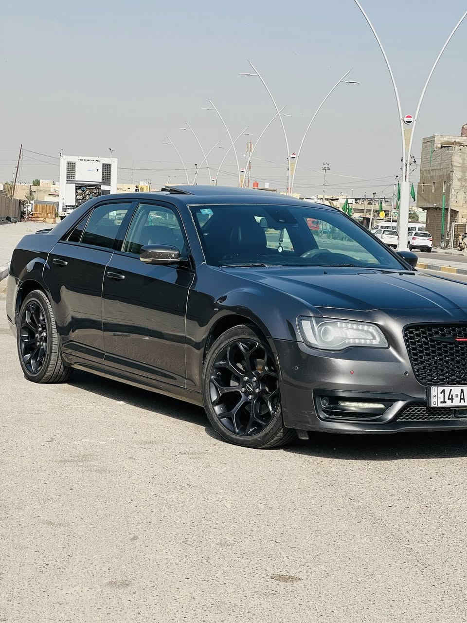 اللهم صلي على محمد وآل محمد 
سلام عليكم                                                          
300s فول مواضفات 
موديل 2018 اصل 
لنضافه 99‎%‎ 
رقم بصره باسمي 
ملاحضه* بيها جاملغ امامي مقسم وبيها باب بس مفتوح
وتقرير غرق كلش بسيط 
وارد أمريكي 
الون اسود رمادي 
لسياره جاهزه من كلشي وما بيها اي نقص خير من الله 
240$ ورقه وبيها مجال بسيط 
للاتصال: ‭***********‬
( مكلف بلنشر )
