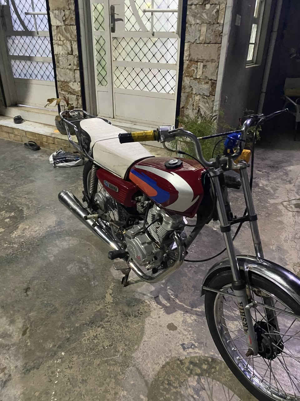 ارشة موديل ٢٠١٥ دراجة حلوة محرك ناعم دراجة نضيفة وحلوة  اتصل ودلل ***********
