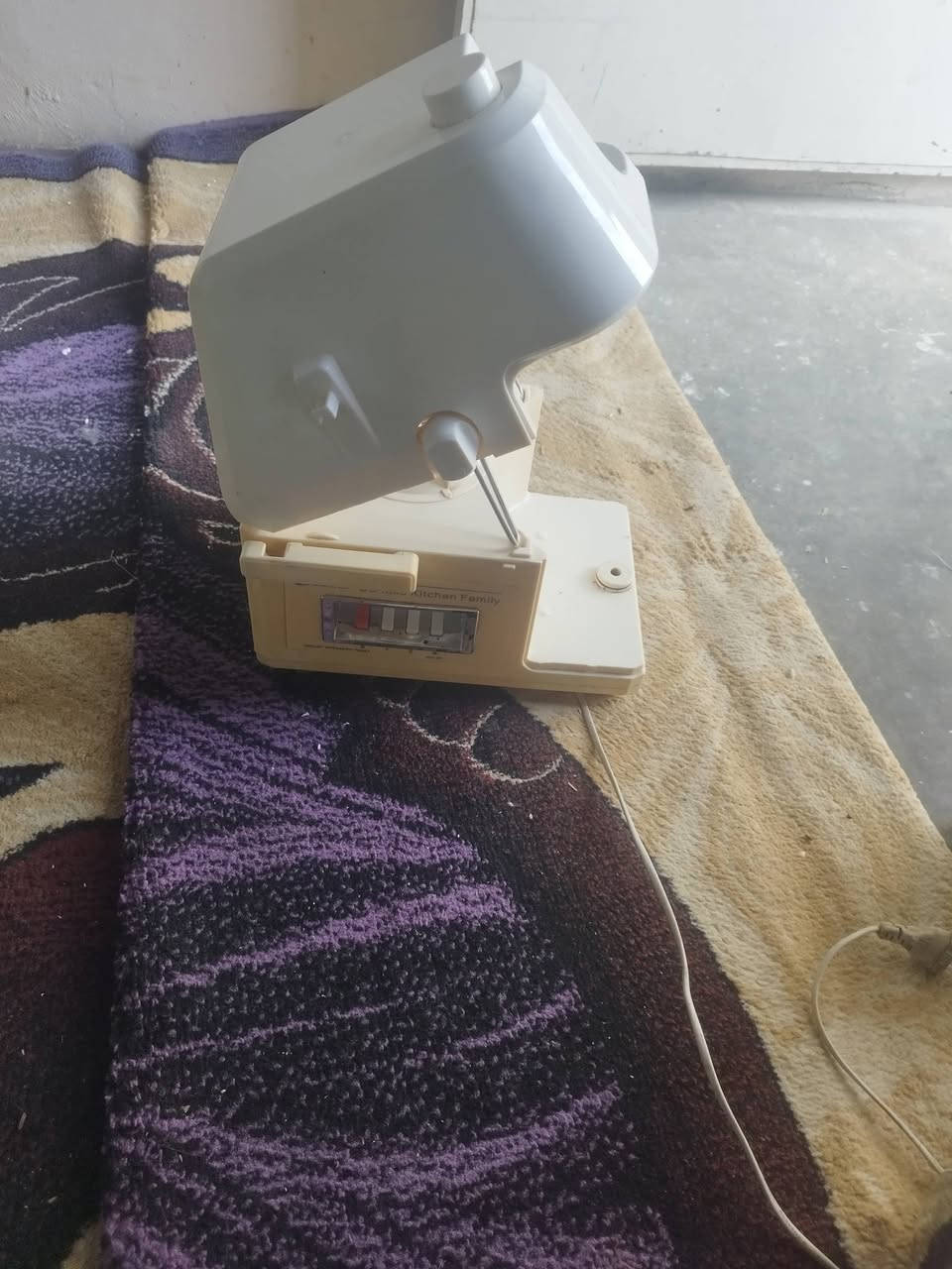 السلام عليكم
خلاط ست البيت مستعمل للبيع 
طبعن العجانه ومثرامت الحم والمعصاره جدد ما ملعوب بيهن 
استخدام فقط خلاط 
السعر 40 الف لتواصل ***********
