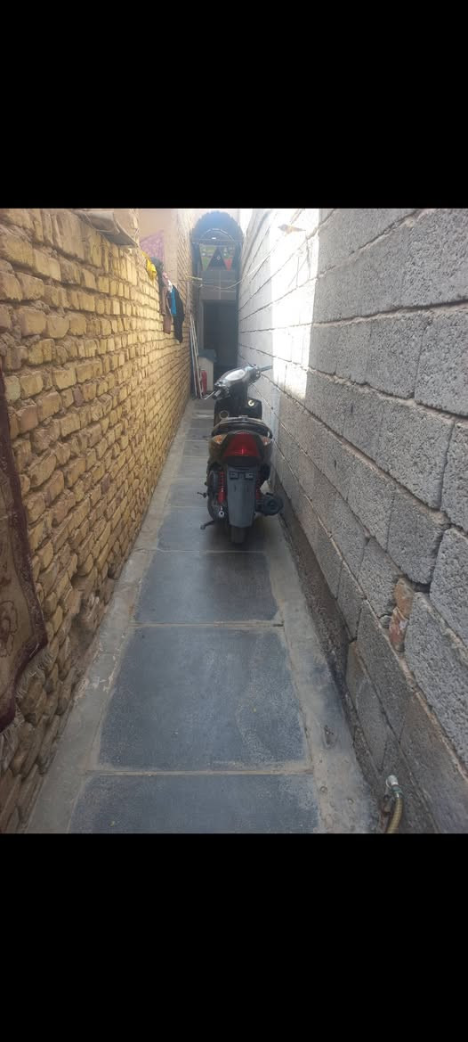 دار للبيع 40 متر خلفي الجريخي قرب حسينية اسد الله الغالب وملعب ابو ايمن قريب عل شارع الجريخي/ السعر 19 او بي مجال قليل /***********
