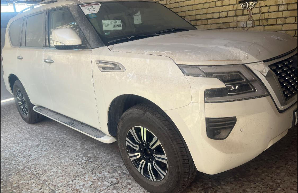 السلام عليكم 

نيسان باترول 2024 فئة SE   زيرو للبيع 
مرقم بغداد وكامله  حرف  Q   مشروع وطني ..
.. 
لونها ابيض داخل جلد قرميدي  المرغوب 
 السياره وكاله وضمان شركة السور   الشامل 3 سنوات او 100 الف كم  
مع 12  مره تبديل زيت  وفلاتر  مجاناً في مركز الصيانه قرب معارض النهضه  وغسل السياره  كل مراجعه للمركز مجانا ..
السعر 57200$ 
اي 572  ورقه  السياره مرقم  جديد بغداد انكليزي حرف Q 

الموصفات :

نيسان باترول SE 2024 
 NISSAN PATROL SE 2024 

🚘 مرقم بغداد Q 🚘

🚘  صنع في اليابان اصلي  مواصفات خليجي 
🚘 زيرو 
🚘 موديل 2024
⚙️ حجم المحرك V6 4.0L 
⚙️ مرتبط بناقل حركة أوتو 7 نمر تبترونك
⚙️ يبلغ عزم الدوران 394 نيوتن / متر 
🐎 بقوة 275 حصان 🐎🐎
🔑 مفتاح  الفتح  والتشغيل  بصمة عدد 2
🔑 تشغيل  واطفاء المحرك  والتبريد عن بعد  بالبصمه 
💡 انارة ترحيب عند الاقتراب 

🚗 فتح الصندوق كهرباء  زر خلفي  او  من الدشبول او  بالريمونت فتح وغلق 
🚗 دفع رباعي 4WD  اوتو 
📍4حساسات أمامية 
📍4حساسات خلفية 
💡لايت زينون + LED 
🔦 كشافات 
🔦️ بك لايت LED 
⏰ اشارات  ليد تتابعيه اماميه والخلفيه
 💡 لد نهاري V موشن 
🚘 قبضات أبواب نيكل كروم  
🚘 دخول بصمة ذكي الابواب الاماميه  
🛞 حجم الاطار 275/65 R18  
🛞 ويل كب 18 المنيوم مكحل اسود 
🛞 4 دسك
🛞 حساسات ضغط الاطارات 
✨️ اشارة في المرايا الجانبية 
✨️ المرايا قابلة للطي كهرباء زر  او   اوتماتيك  مع قفل السياره حسب الرغبه  
🌧 ماسحة وزراك  خلفي 
🎈عدد AIR BAG 8
🚗 ا ABS 
🖥 شاشة  ترفيه وسطيه  10.3 انج وشاشه دشبول 9 انج  

📷 كاميرا خلفيه  دوارة 
💡الانارة الداخلية LED 
⭕️ مقود جلد حياكة مع تطعيم خشب  بيانو بلاك 
🛣 مثبت السرعة Cruise 
🎶 المودات والاوامر الصوتية 
🎶ا Bluetooth 
يدعم نظام  car play  
⚡️مخرج منفذ الطاقة 
🔍فحص نظام السيارة شاشه وسطيه 
💺تتسع المقصورة ل 8  ركاب
⚙️كاميرا خلفيه اظافيه متحركه في المراة الوسطيه ال اوتودم 
✈️ مقاعد جلد قرميدي
🔌مقعد السايق كهرباء   
💺تجاوي متحركة 
👶 الايزو فكس ISOFIX 
❄️ تبريد شاشة مناخين منفصلين Sink
❄️ 3 قطع تبريد 
⛷️ نظام مانع الانزلاق 
⛰️ نظام نزول المنحدرات 

🚗 دبل خفيف  دبل ثقيل  دفلوك ونظام الصخور والجليد والرمال والطرق المستويه 

🚘 تطعيم الدواخل والدشبول  ألمنيوم وجلد وخشب بيانو بلاك 

🚗فتحة سقف سلايد روف 
🚗 انوار ليد عالي واطي مع خاصيه  تحريك رفع وتنزيل الاضاءه   
🚗 اشارات مرايا ليد

🚗 انوار ليد امامية وخلفية
🚗 كشافات ضباب ليد 
🚗 هوك خلفي
🚗 جناح خلفي
 
❄️ ثلاجة وسطيه تفتح من الجهتين 4*م 
💡حاملات اكواب مضاءه 
🚗 زجاج كهربائي  الامامي  مدبل والجميع  بلورايز  لمنع الضجيج والحفاض على حرارة المقصوره  اوتوماتيك يفتح ويغلق بلمسه زر 
🚗
🚗 تحكم بالمقود جهتين 
🚗 شاشة ملاحة
🚗 ماوس للتحكم ب الشاشة الترفيهيه 

🚗 منفذ يو اس بى
🚗 منفذ تايب سي
🚗 منفذ طاقة

أبعاد ومقاسات السيارة:
الطول 512 cm مع الهوك 
العرض 201 cm
الارتفاع 194 cm

🚘 ضمان لمدة ثلاث  سنوات او 100 الف كم   /وكيل شركة نيسان  العراق ( السور ) ‼️
و 12 تبديله زيت وفلاتر  مجاناً مع غسيل السياره في الوكاله عند كل زياره
الاتصال ***********
