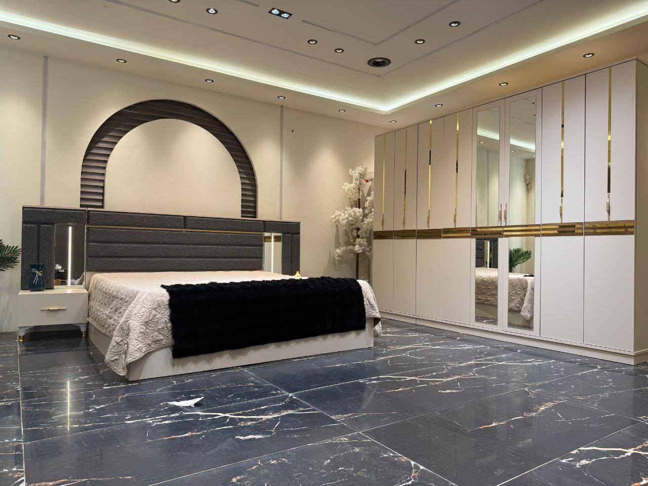 *موديل انجي* 

 7قطع         *كنتور3متر مع ملحق* 
 1️⃣كنتور 
2️⃣ملحق كنتور 
3️⃣ميز توليت 
4️⃣كومدي
5️⃣كومدي 
6️⃣سرير مخزن جك
7️⃣طابوريه
✅برغي حديد
✅ شغل ممتاز معمل اصلي 
    *قياسات ضخمه*

    *اناره بل سرير*

*السعر  850 الف 

شد ونقل 
- بغداد مجاناآ
- ⁠اطراف 20 الف 
- ⁠محافظات 75 الف


**إذا كنت صاحب هذا الإعلان وتريد حذفه لأي سبب، رجاءا أرسل رسالة إلى الدعم الفني**