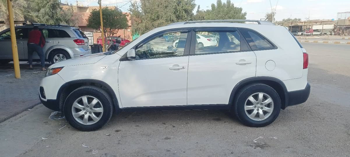 السلام عليكم سورنتوا 12 خليجي 7 راكب مكفوله بيها شبر بارد اسفل باب الخلفي يمين سياره مكينه 2400 مجفته شغل درجه اولى وجاهزه مابيها نقص سعر 135 وبي مجال مكان السياره انبار هيت 
***********
