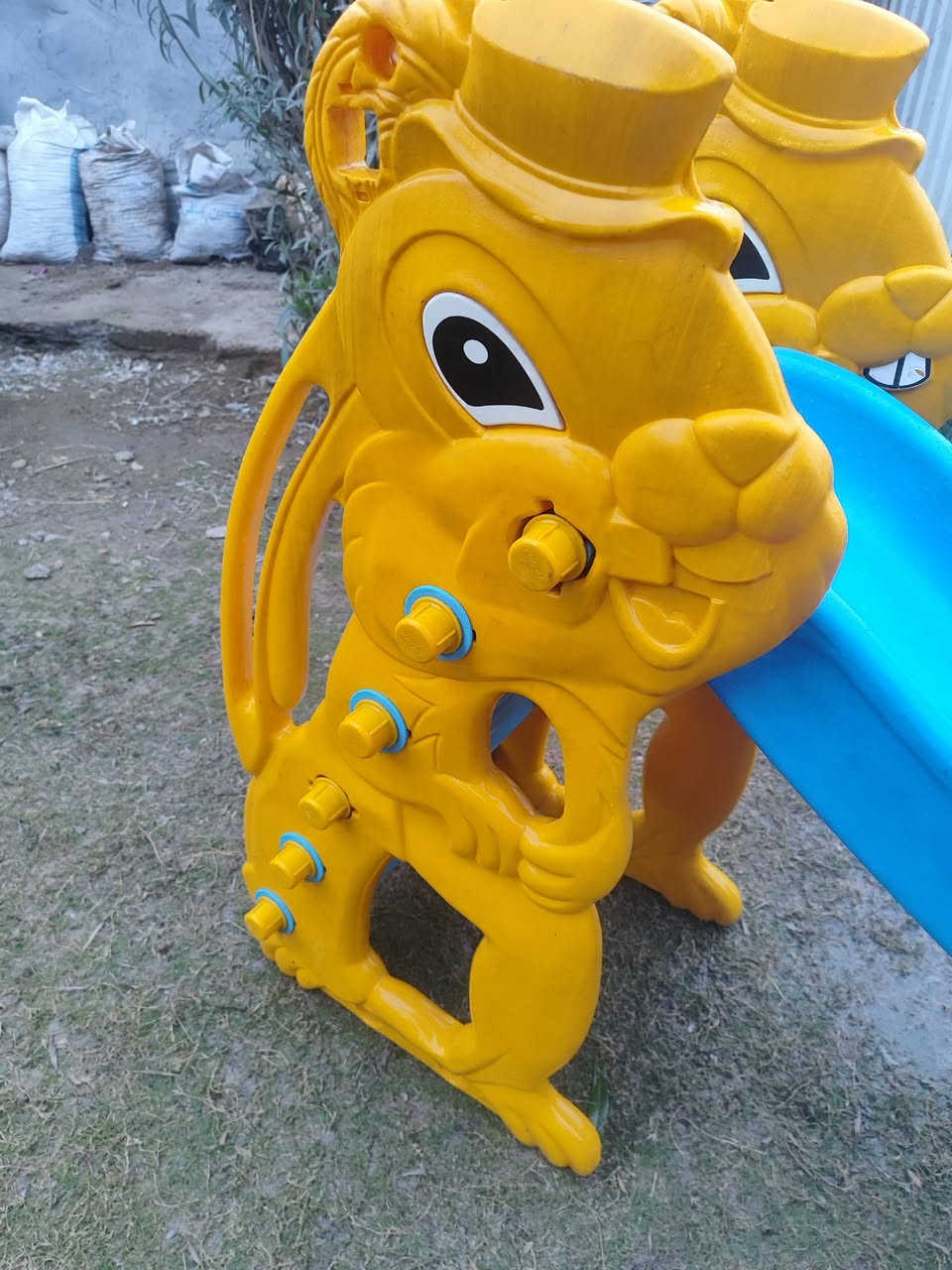 السلام عليكم
متاح اغراض روضه 
مستعمل اخو جديد 
اغراض اصليه 
للاستفسار ***********
