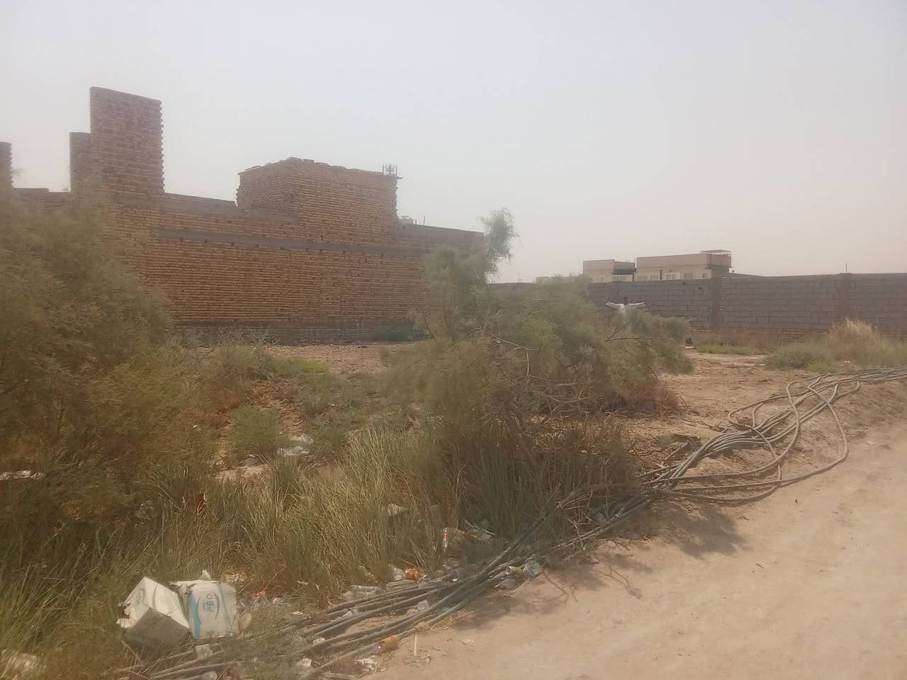 ارض زراعي 800 متر غير المحرم عله شارع العام وركن طريق سوق الشيوخ ناصريه مقابيل الغسل  الأصفر ارض مدفونه تصلح للسكن او تجاريه للاستفسار رقم صاحب الارض ***********
